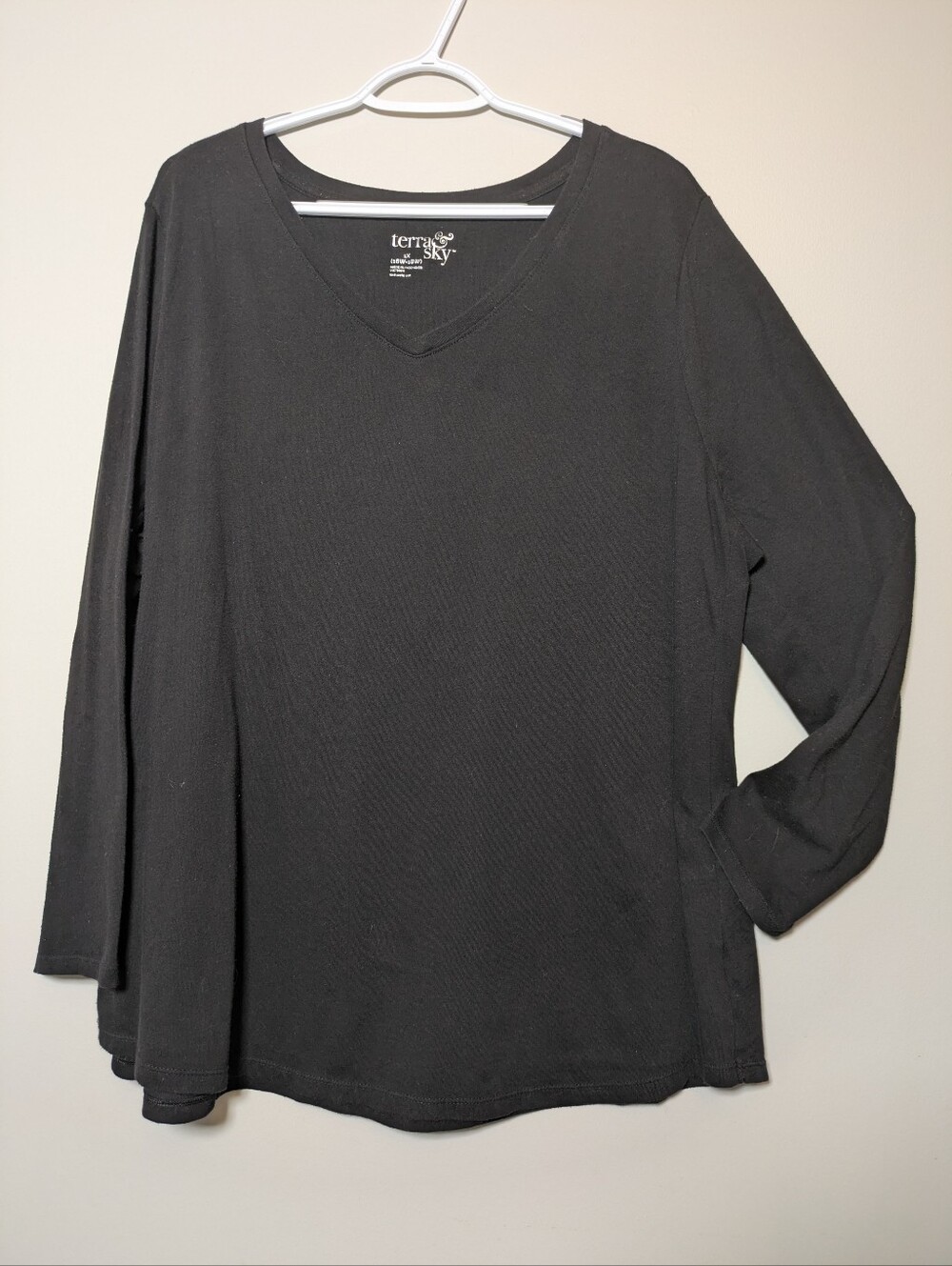 Terra & Sky | V Neck Long Sleeve T Shirt Long Length | Black Soot | 1X (16W-18W)